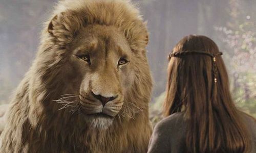 Lucy-and-Aslan-lucy-pevensie-13699412-500-300